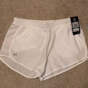 White Large under armour shorts with pockets!